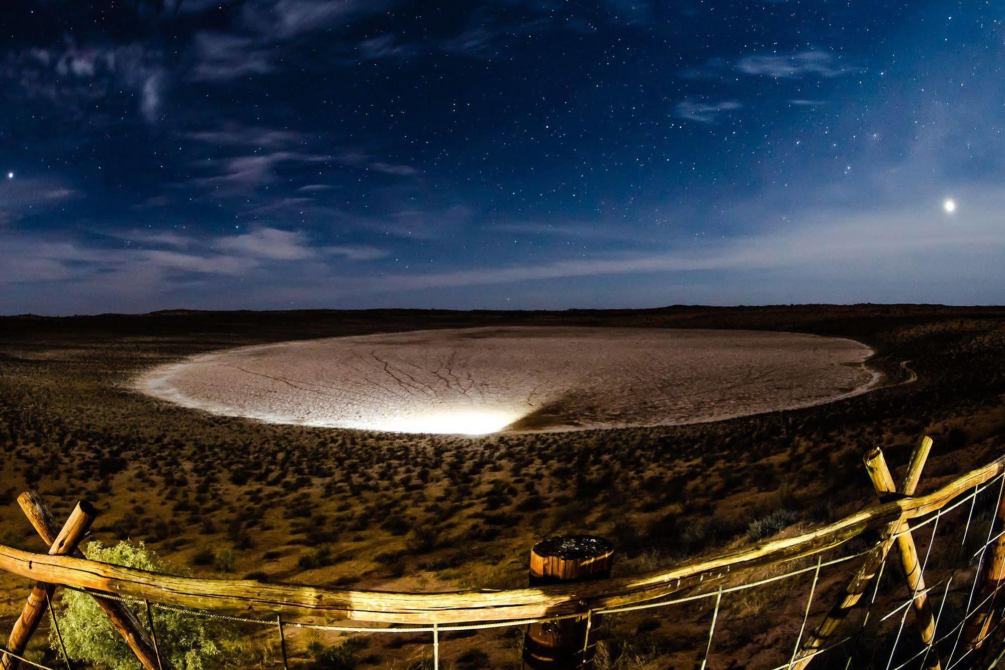 Xaus Lodge Twee Rivieren Dış mekan fotoğraf