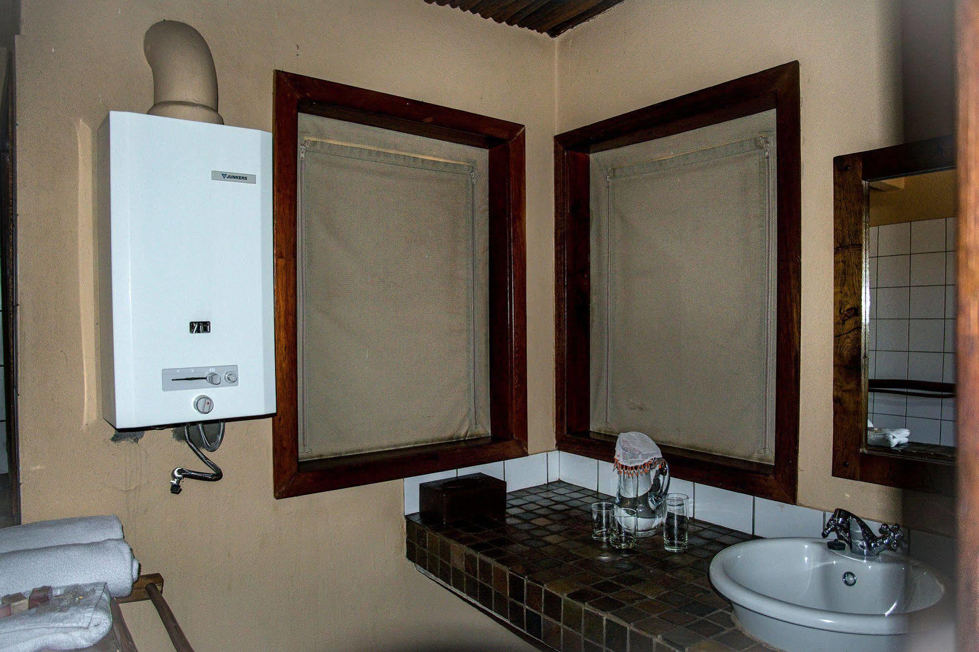 Xaus Lodge Twee Rivieren Dış mekan fotoğraf