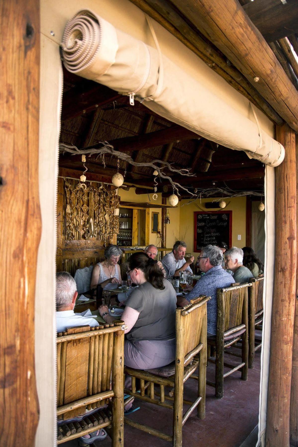 Xaus Lodge Twee Rivieren Dış mekan fotoğraf